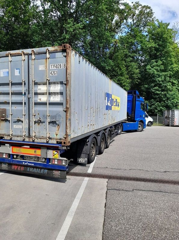 Container 